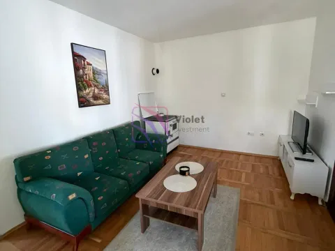 Izdavanje, jednosoban stan, 45m², Zlatica, Podgorica - image 1