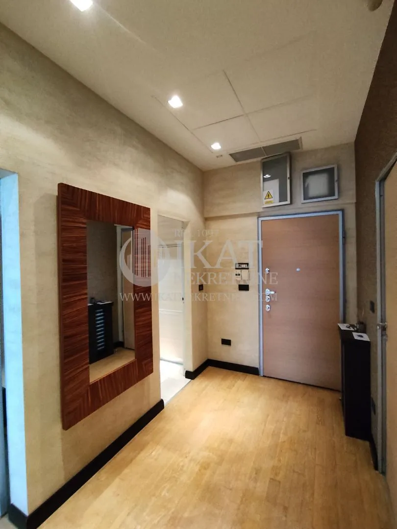 Rent, four bedroom apartment, 150m², Vukov Spomenik, Zvezdara Sve Podlokacije