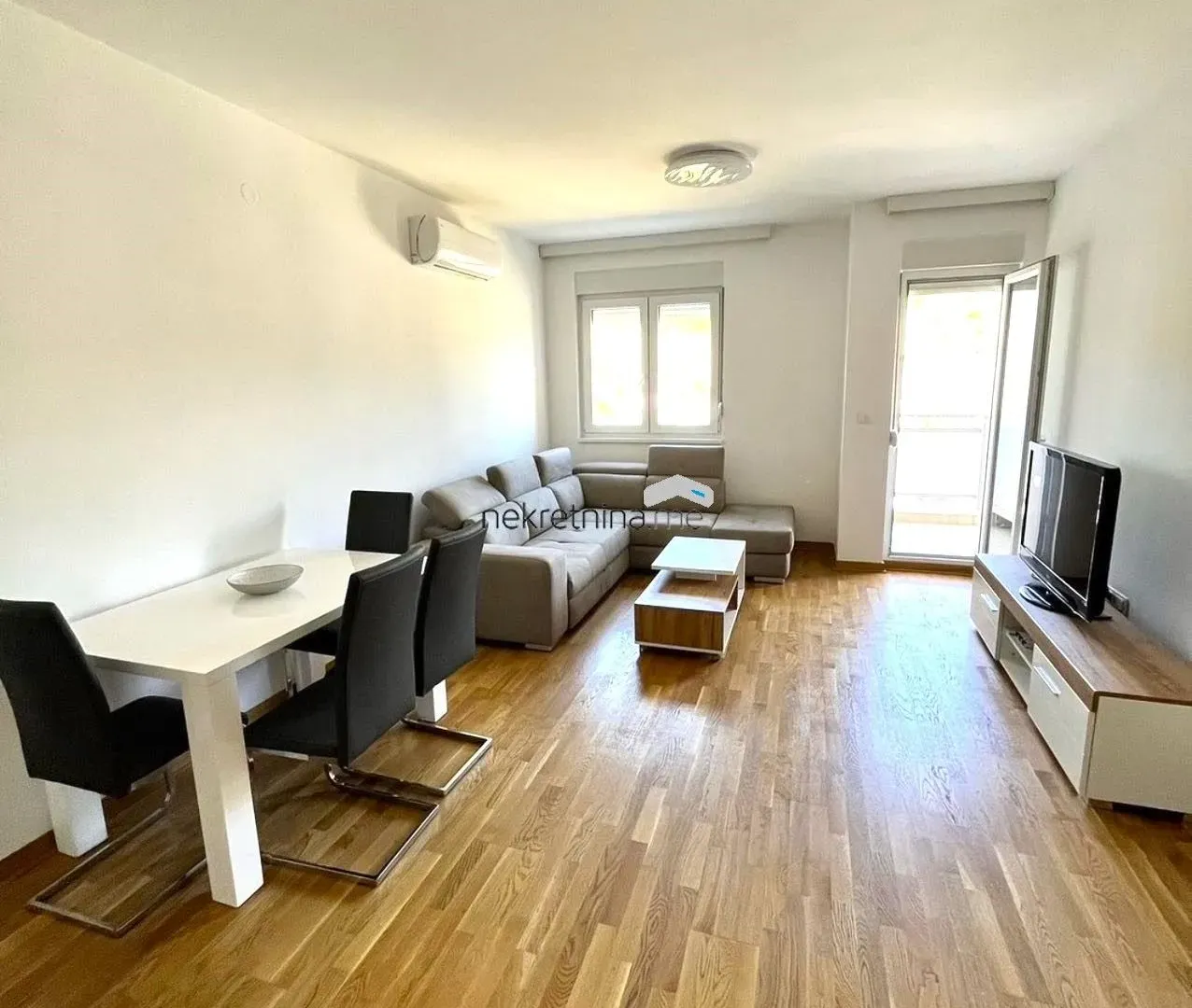 Izdavanje, dvosoban stan, 64m², City Kej, Podgorica