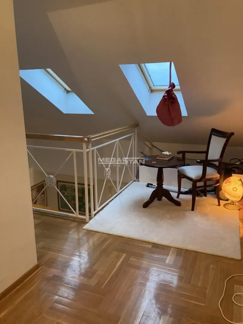 Izdavanje, trosoban stan, 110m², Vukov Spomenik, Zvezdara Sve Podlokacije