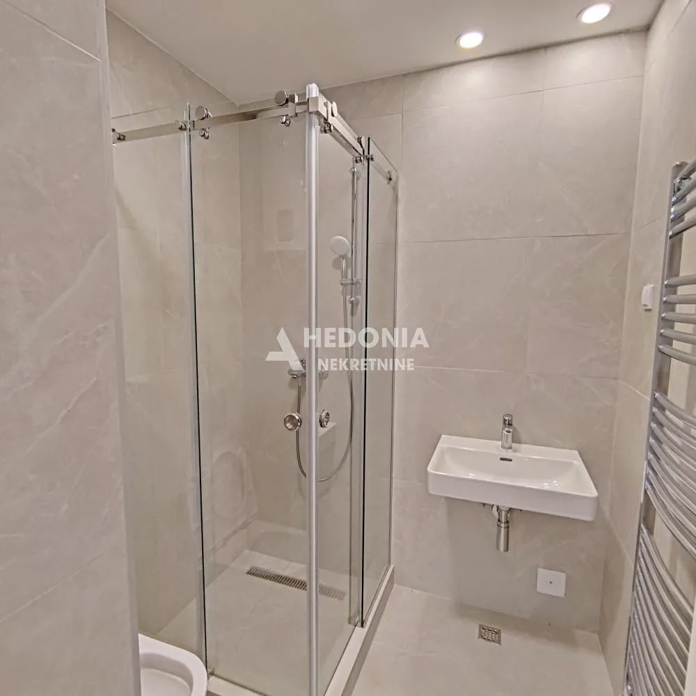 Rent, office space, 131m², Zemun Sve Podlokacije, Beograd
