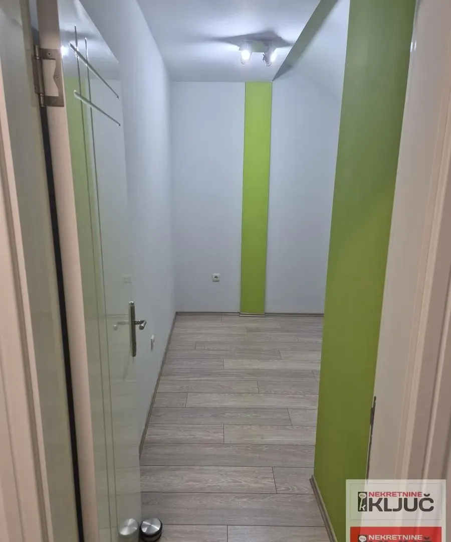 Prodaja, četvorosoban stan, 119m², Nova Detelinara, Novi Sad Sve Podlokacije