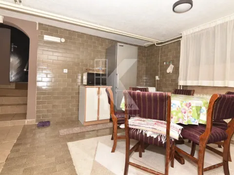 Rent, house, 200m², Stari Aerodrom, Podgorica - image 12