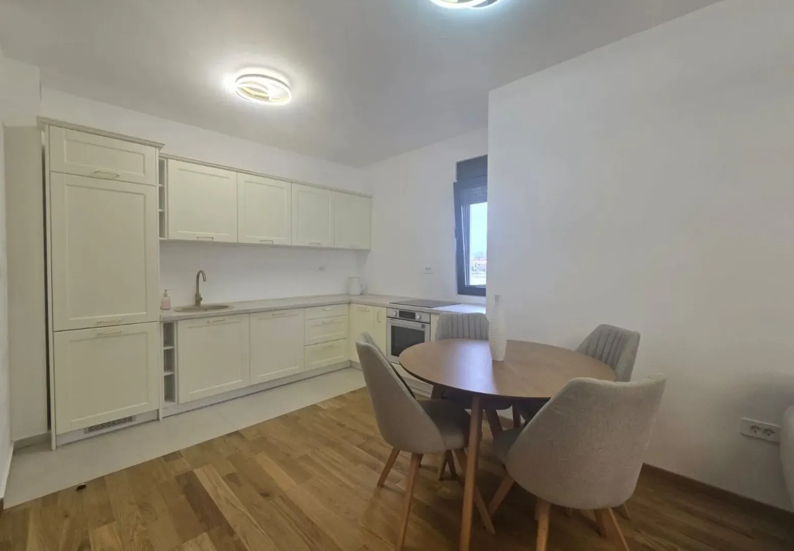 Izdavanje, jednosoban stan, 47m², City Kvart, Podgorica