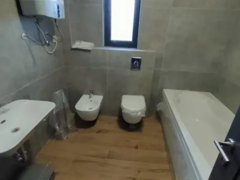 Izdavanje, četvorosoban stan, 200m², Sremska Kamenica, Petrovaradin - image 13