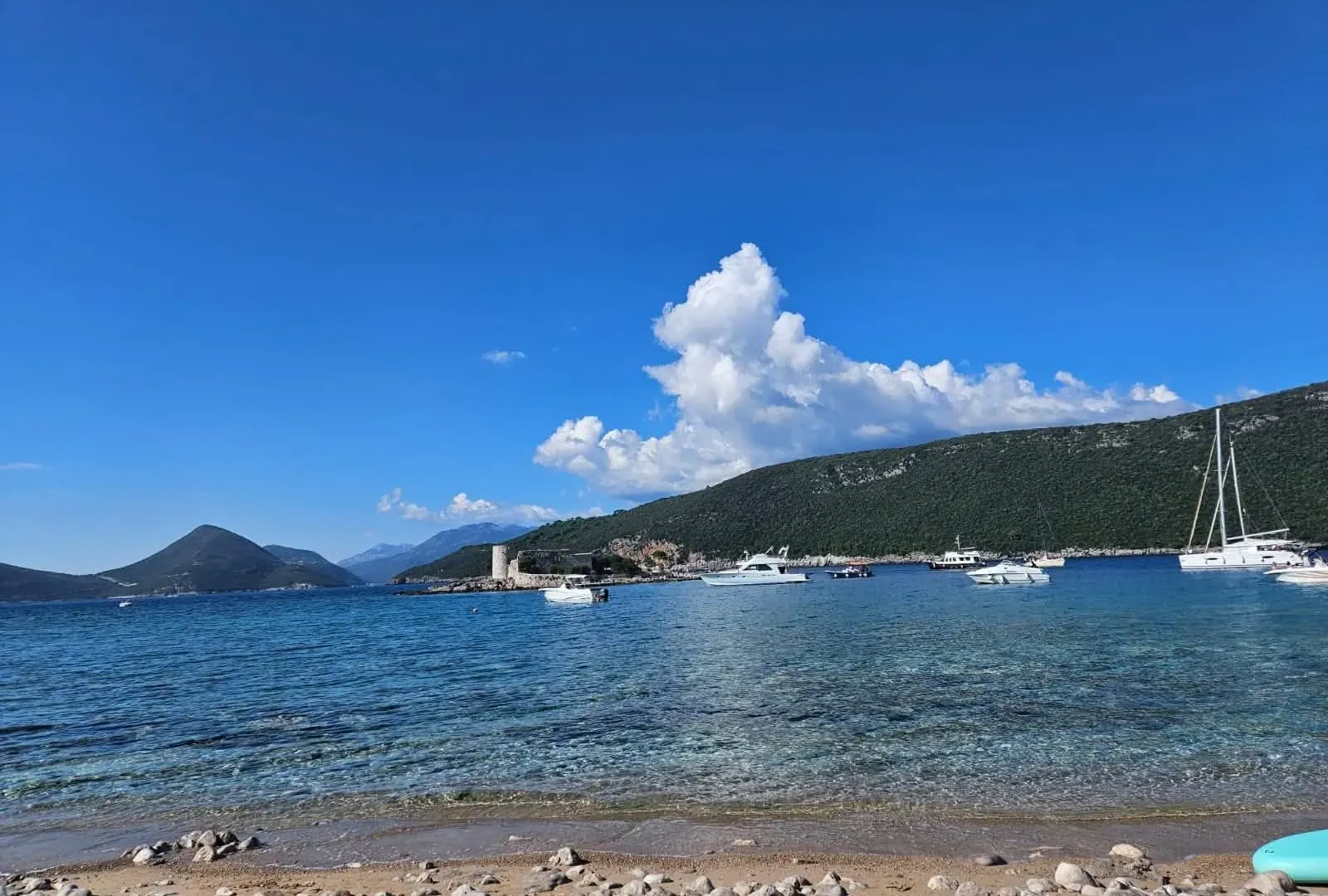 Rent, one bedroom apartment, 60m², Luštica, Tivat