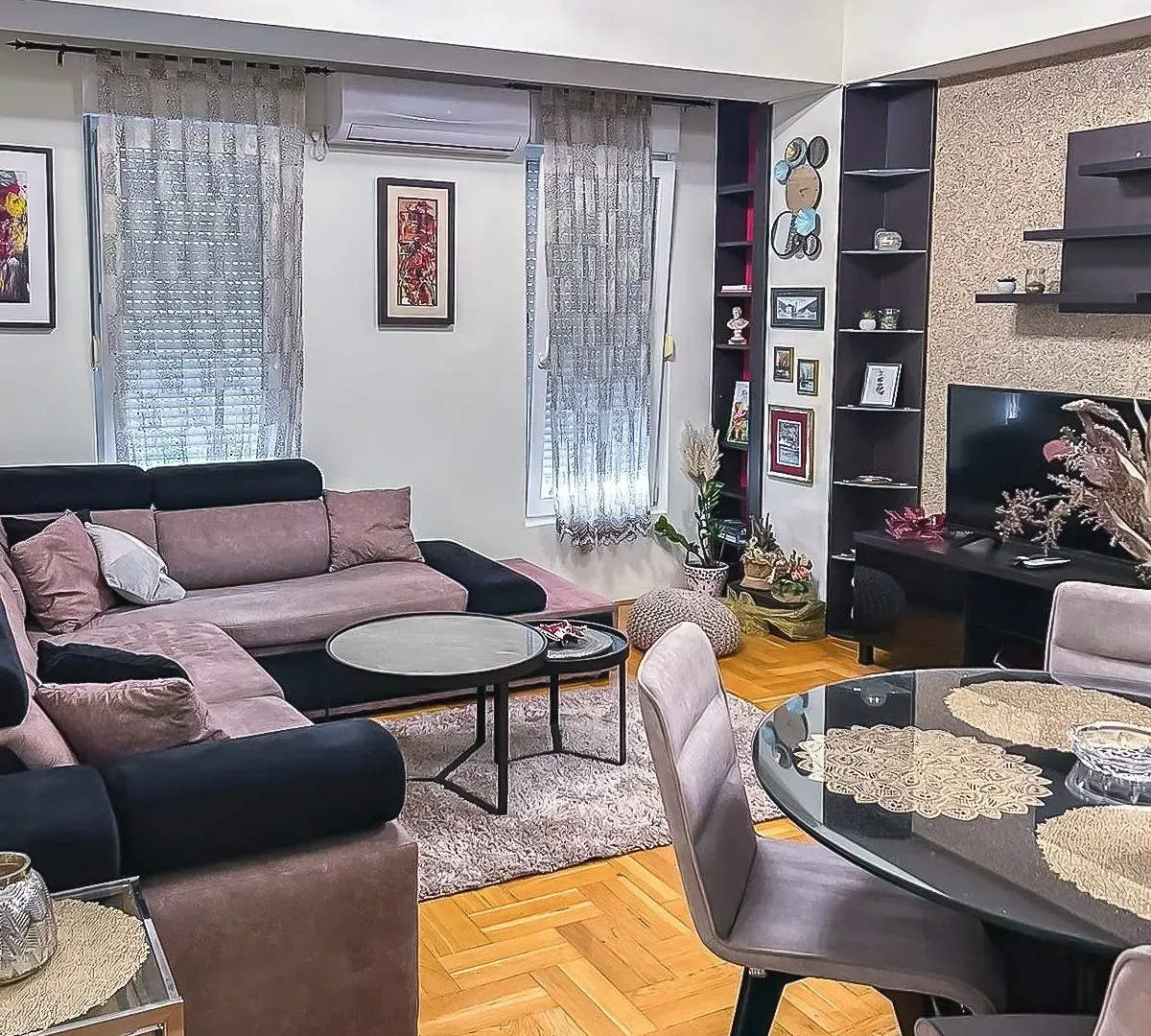 Izdavanje, dvosoban stan, 70m², Blok 9, Podgorica