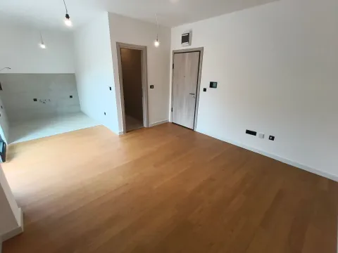 Prodaja, garsonjera, 30m², Blok 9, Podgorica - image 13