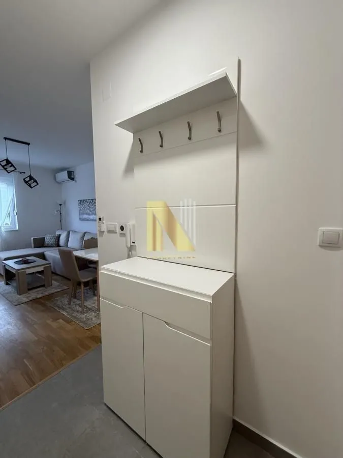 Izdavanje, jednosoban stan, 37m², Bulevar Evrope, Novi Sad Sve Podlokacije