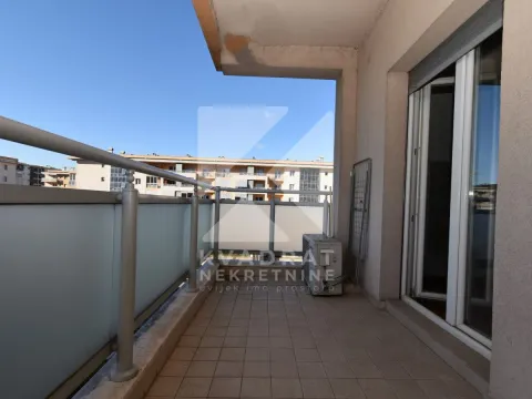 Izdavanje, jednosoban stan, 45m², City Kvart, Podgorica - image 12