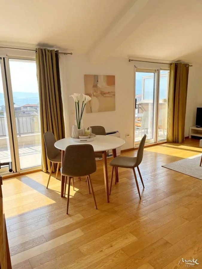 Prodaja, trosoban stan, 99m², Tivat, Crna Gora