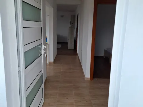 Rent, two bedroom apartment, 90m², Mrčevac, Tivat - image 10