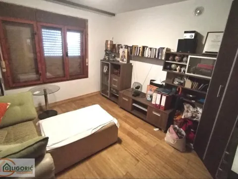 Prodaja, kuća, 175m², Zemun Ugrinovci, Zemun Sve Podlokacije - image 2