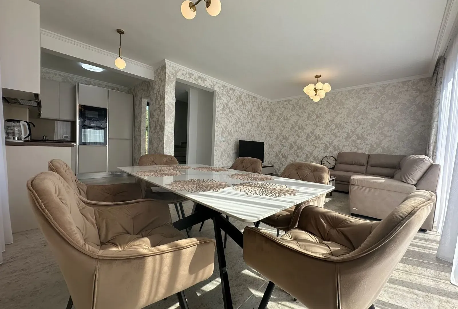Izdavanje, kuća, 160m², Lastva Grbaljska, Kotor