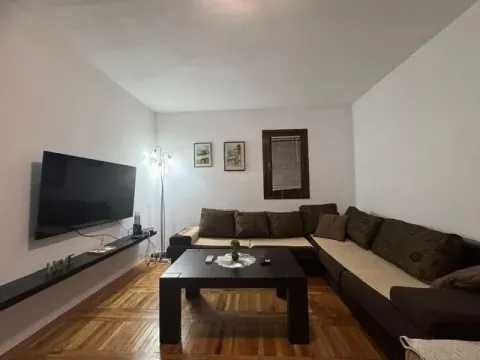 Izdavanje, dvosoban stan, 85m², Centar, Budva - image 16