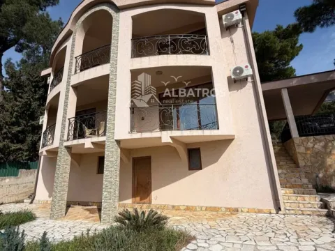 Prodaja, kuća, 240m², Centar, Bar - image 1