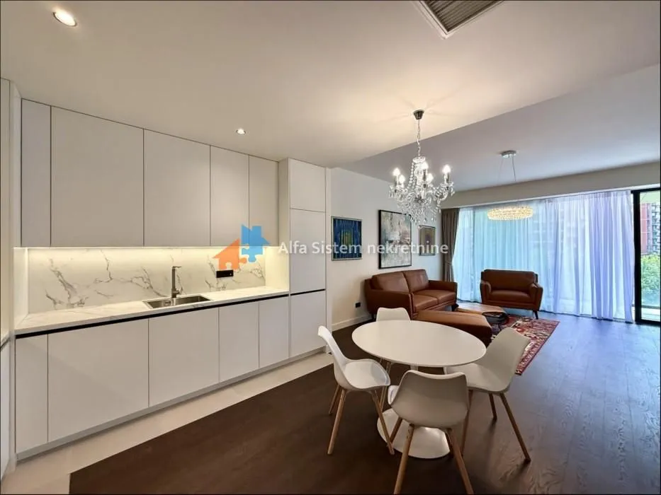 Izdavanje, četvorosoban stan, 110m², Savski Venac, Beograd