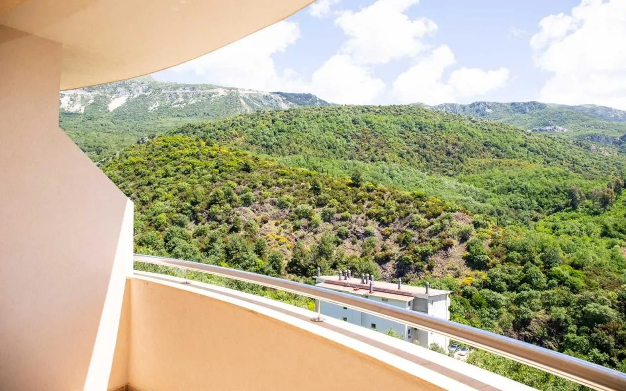 Sale, one bedroom apartment, 55m², Bečići, Budva