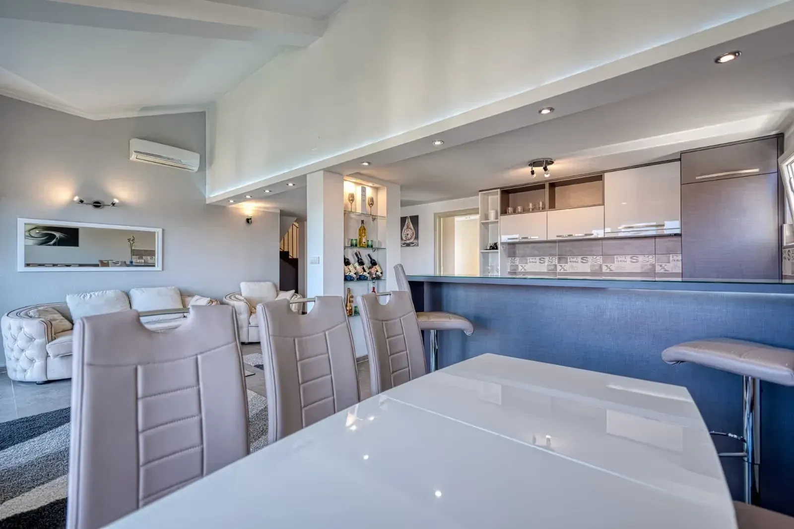 Rent, apartment, 120m², Tivat, Crna Gora