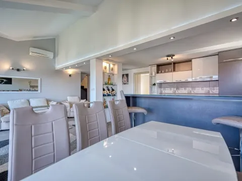 Izdavanje, stan, 120m², Tivat, Crna Gora - image 4