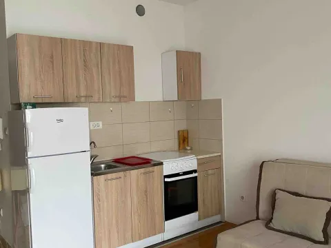 Izdavanje, garsonjera, 29m², Stari Aerodrom, Podgorica - image 3