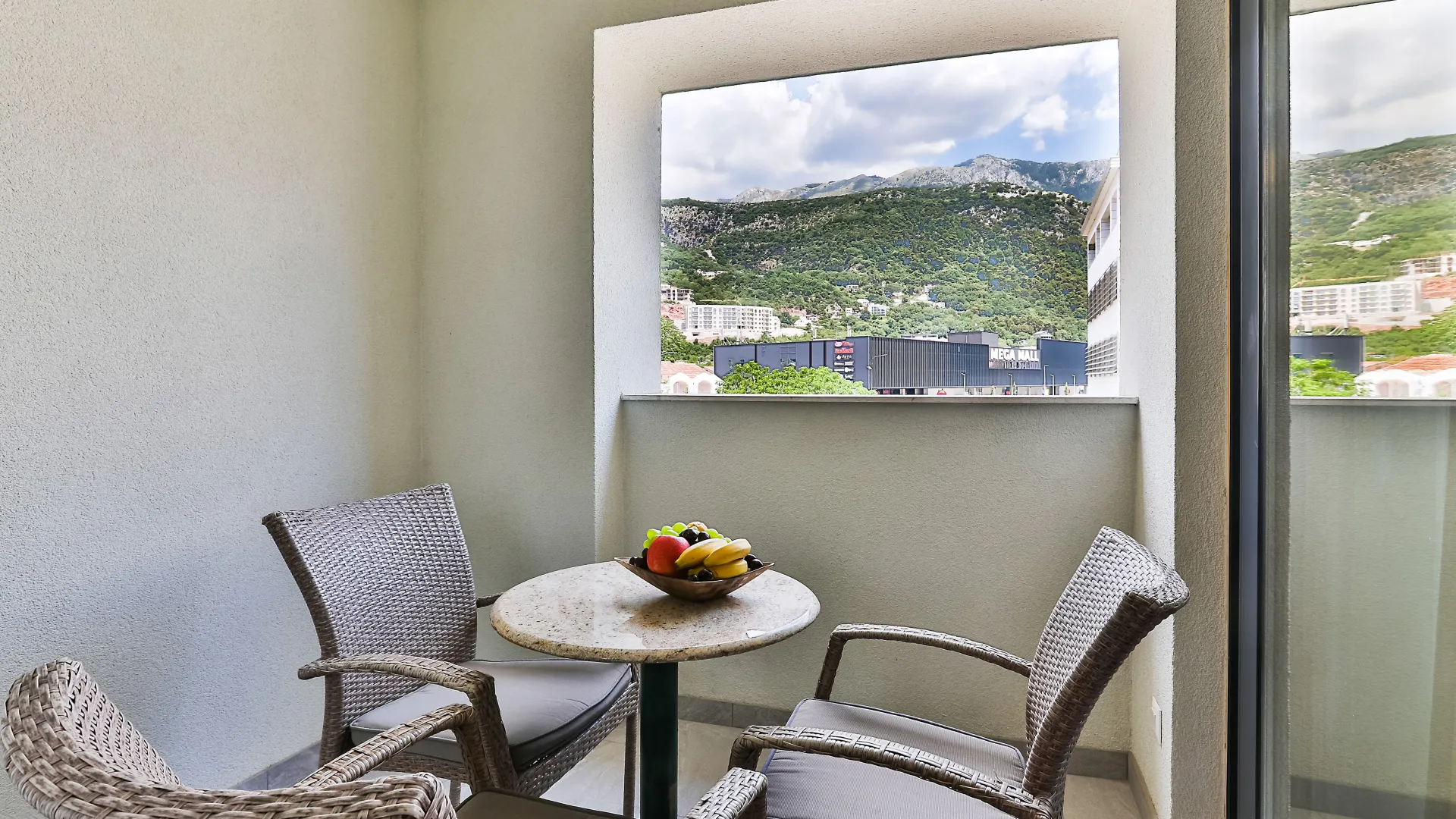 Rent, one bedroom apartment, 48m², Rozino, Budva
