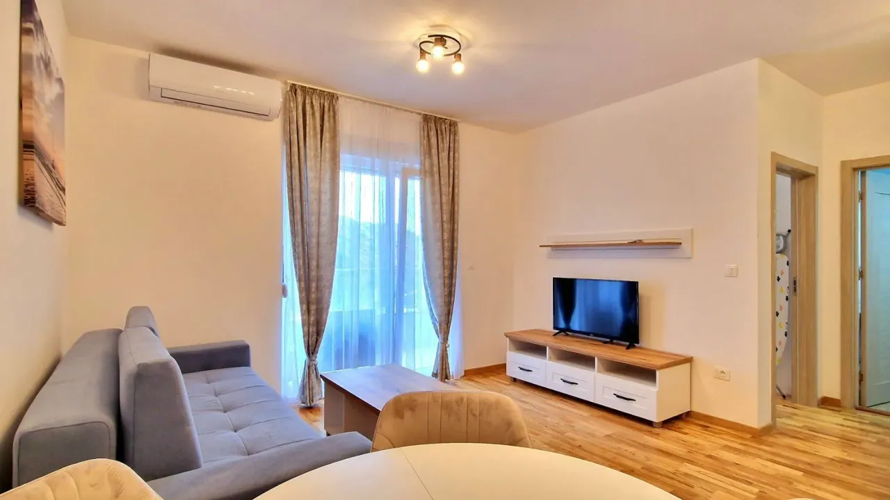 Izdavanje, jednosoban stan, 48m², Bečići, Budva