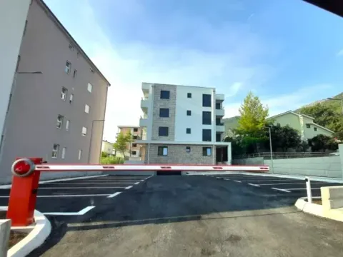 Prodaja, stan, 70m², Tivat, Crna Gora - image 1