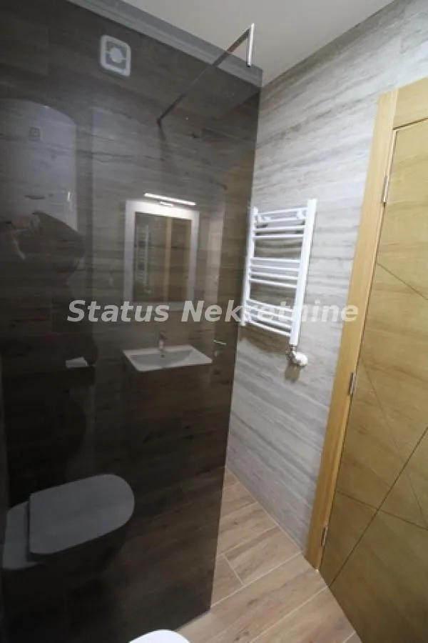 Izdavanje, garsonjera, 28m², Bulevar Oslobodjenja, Novi Sad Sve Podlokacije