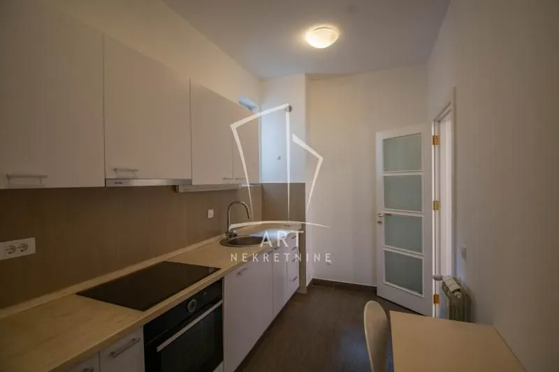 Izdavanje, trosoban stan, 94m², Vračar Hram, Vračar Sve Podlokacije