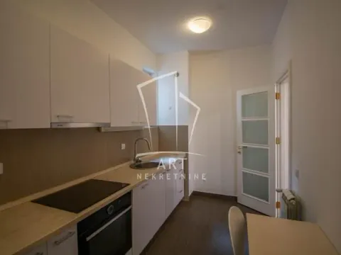 Izdavanje, trosoban stan, 94m², Vračar Hram, Vračar Sve Podlokacije - image 3