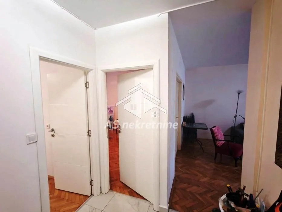Rent, three bedroom apartment, 73m², Kalenić Pijaca, Vračar Sve Podlokacije