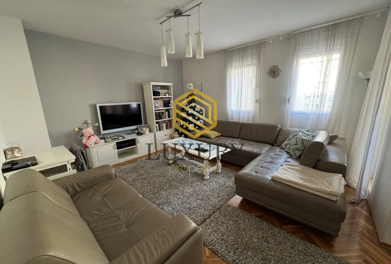 Prodaja, trosoban stan, 87m², Blok 6, Podgorica