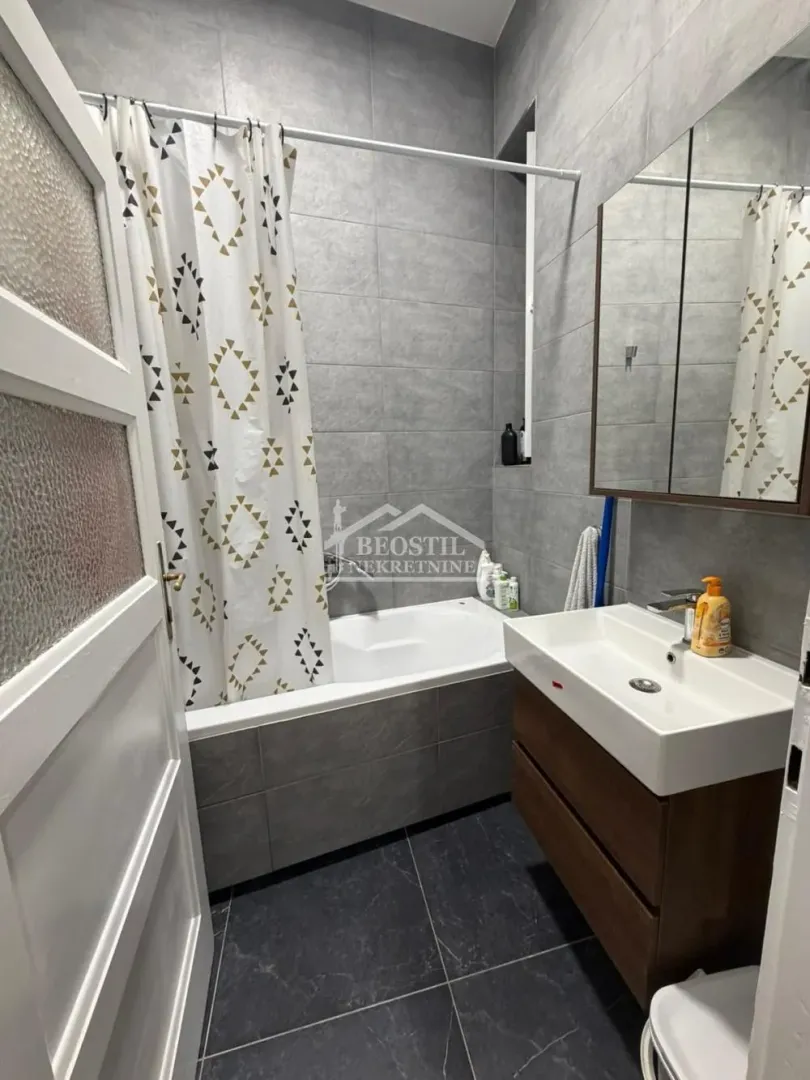 Prodaja, dvosoban stan, 61m², Stari Grad, Beograd
