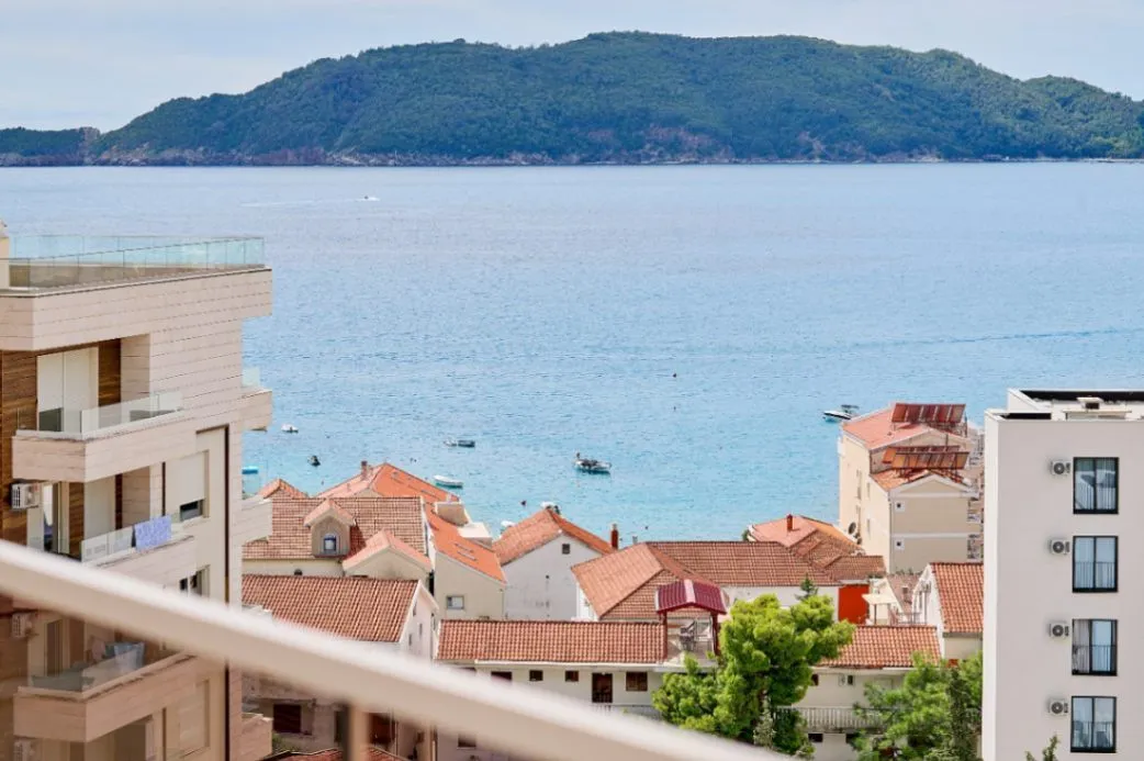 Prodaja, dvosoban stan, 90m², Rafailovići, Budva
