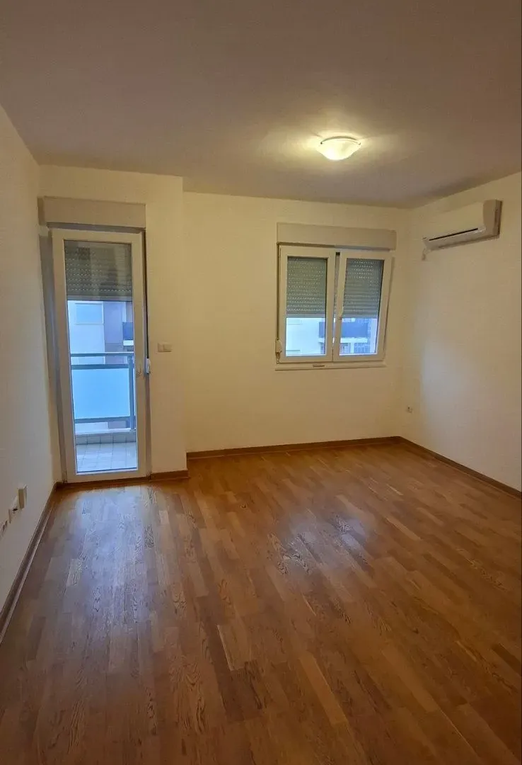 Izdavanje, jednosoban stan, 43m², City Kvart, Podgorica