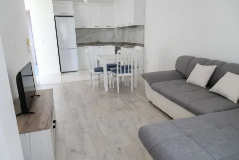 Rent, two bedroom apartment, 46m², Budva, Crna Gora - image 4