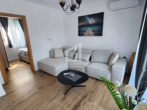 Rent, three bedroom apartment, 120m², Tivat, Crna Gora - image 6