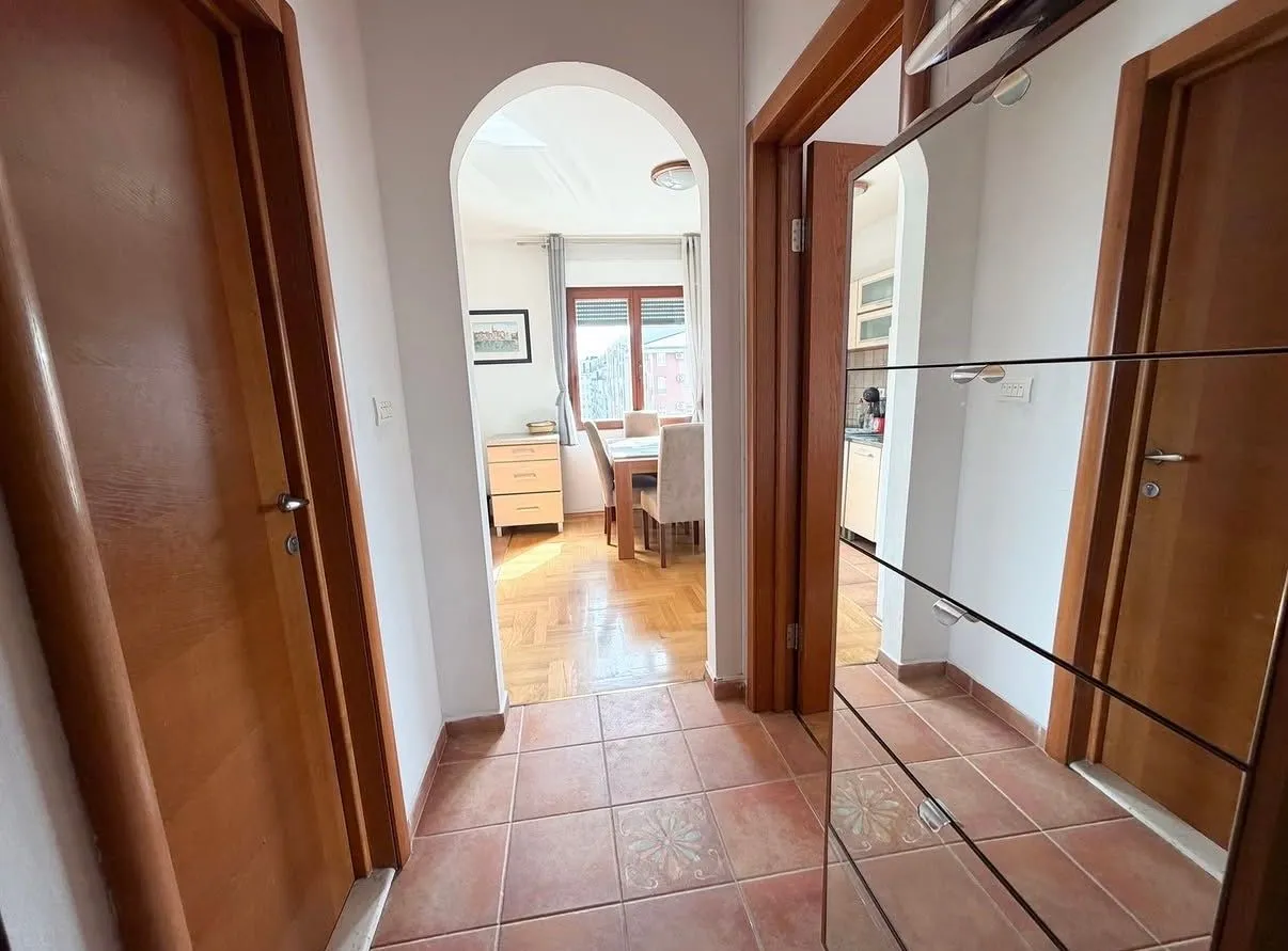 Rent, one bedroom apartment, 52m², Stari Aerodrom, Podgorica