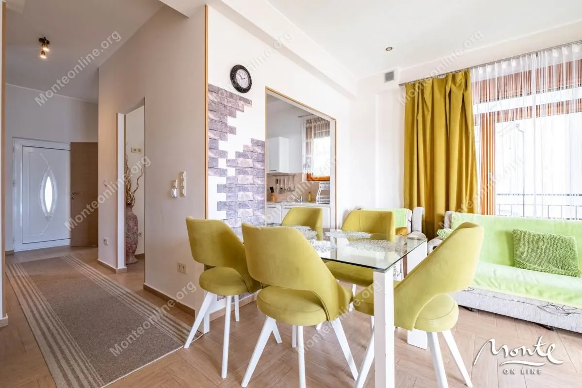 Prodaja, dvosoban stan, 105m², Orahovac, Kotor