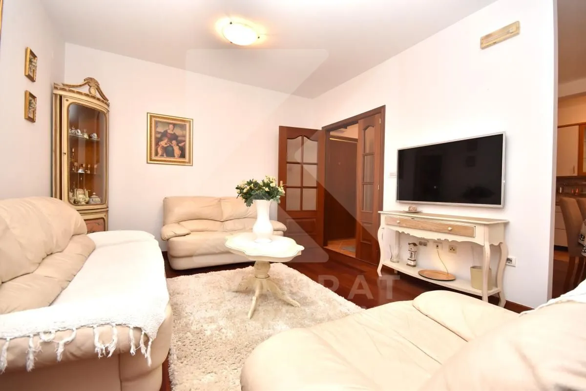 Izdavanje, trosoban stan, 100m², Gorica C, Podgorica