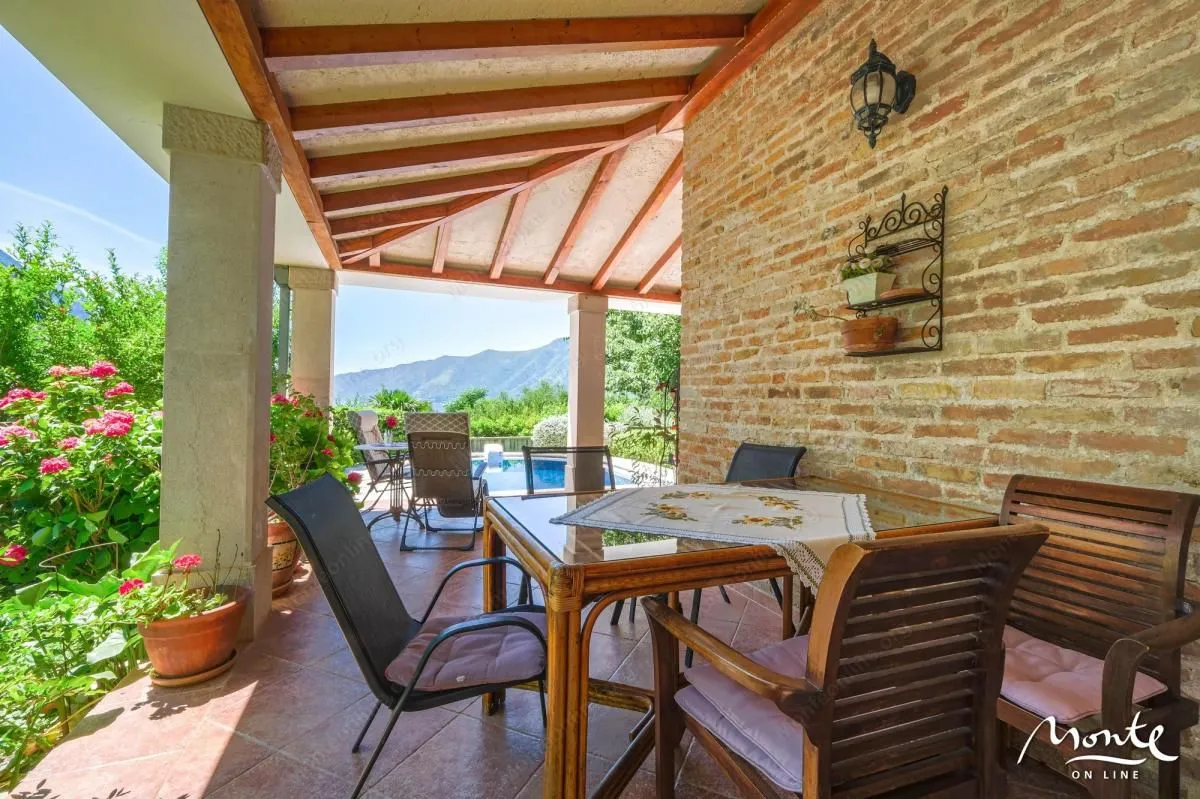 Prodaja, kuća, 305m², Orahovac, Kotor