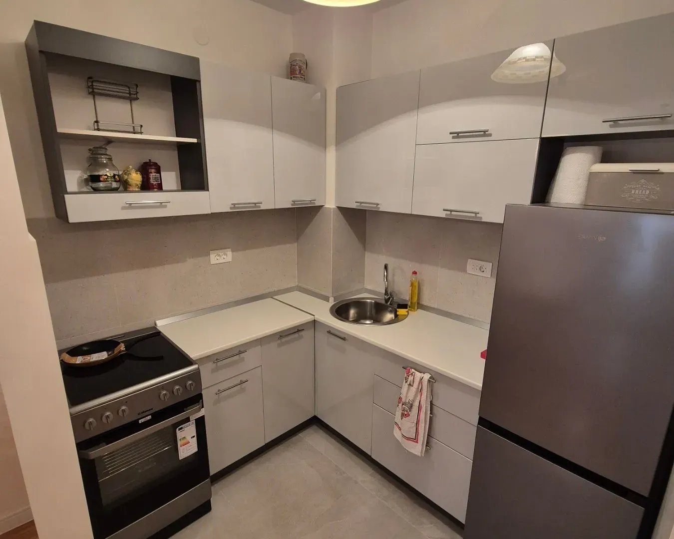Izdavanje, jednosoban stan, 40m², Central Point, Podgorica