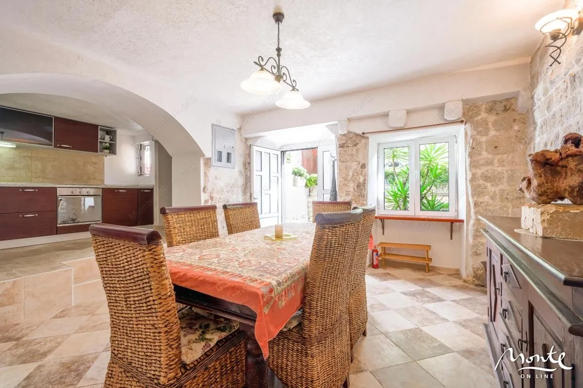 Sale, three bedroom apartment, 80m², Prčanj, Kotor