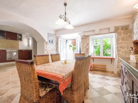 Prodaja, trosoban stan, 80m², Prčanj, Kotor - image 5