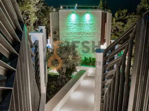 Sale, house, 285m², Budva, Crna Gora - image 11