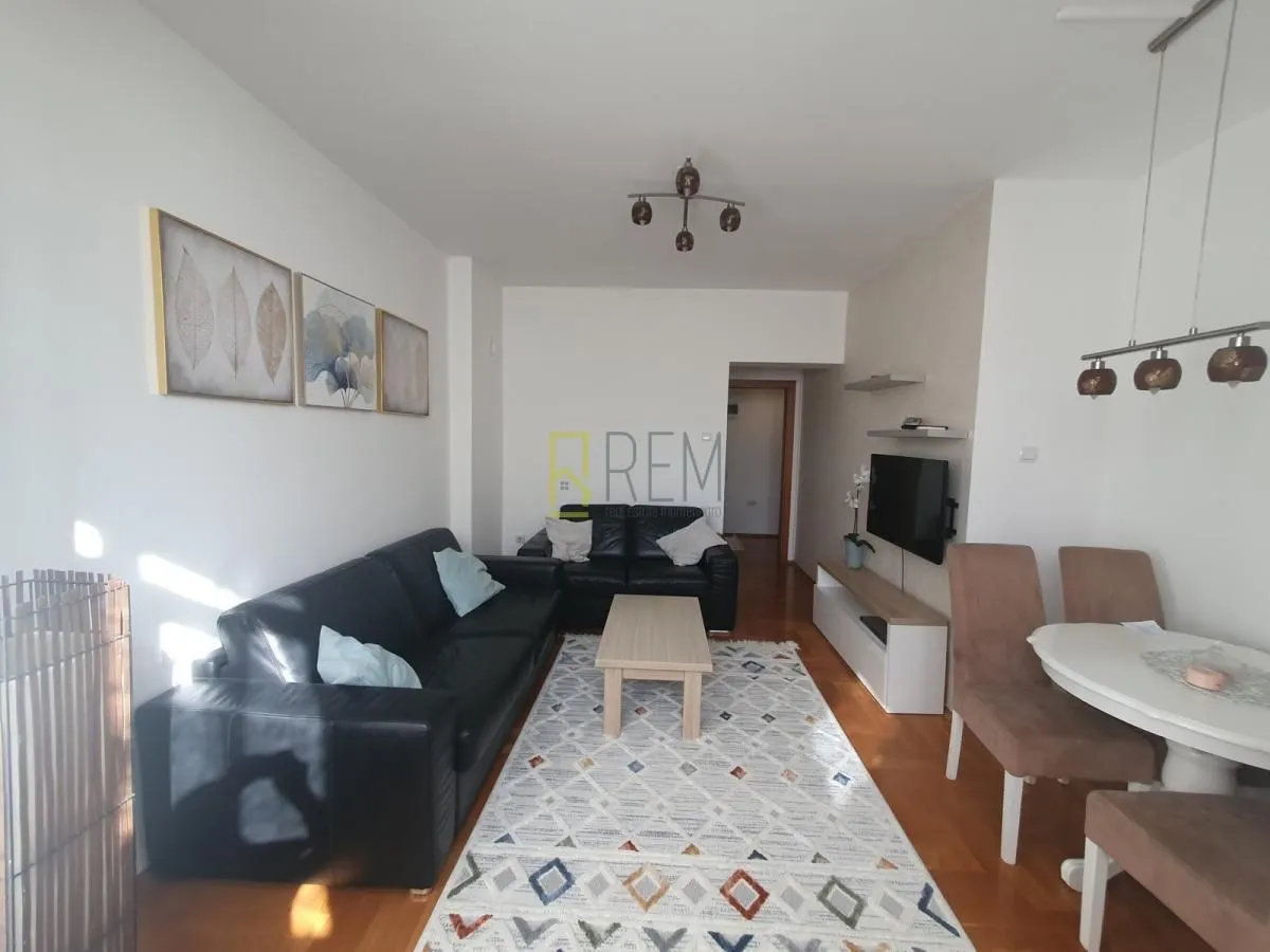 Prodaja, dvosoban stan, 66m², Centar, Podgorica