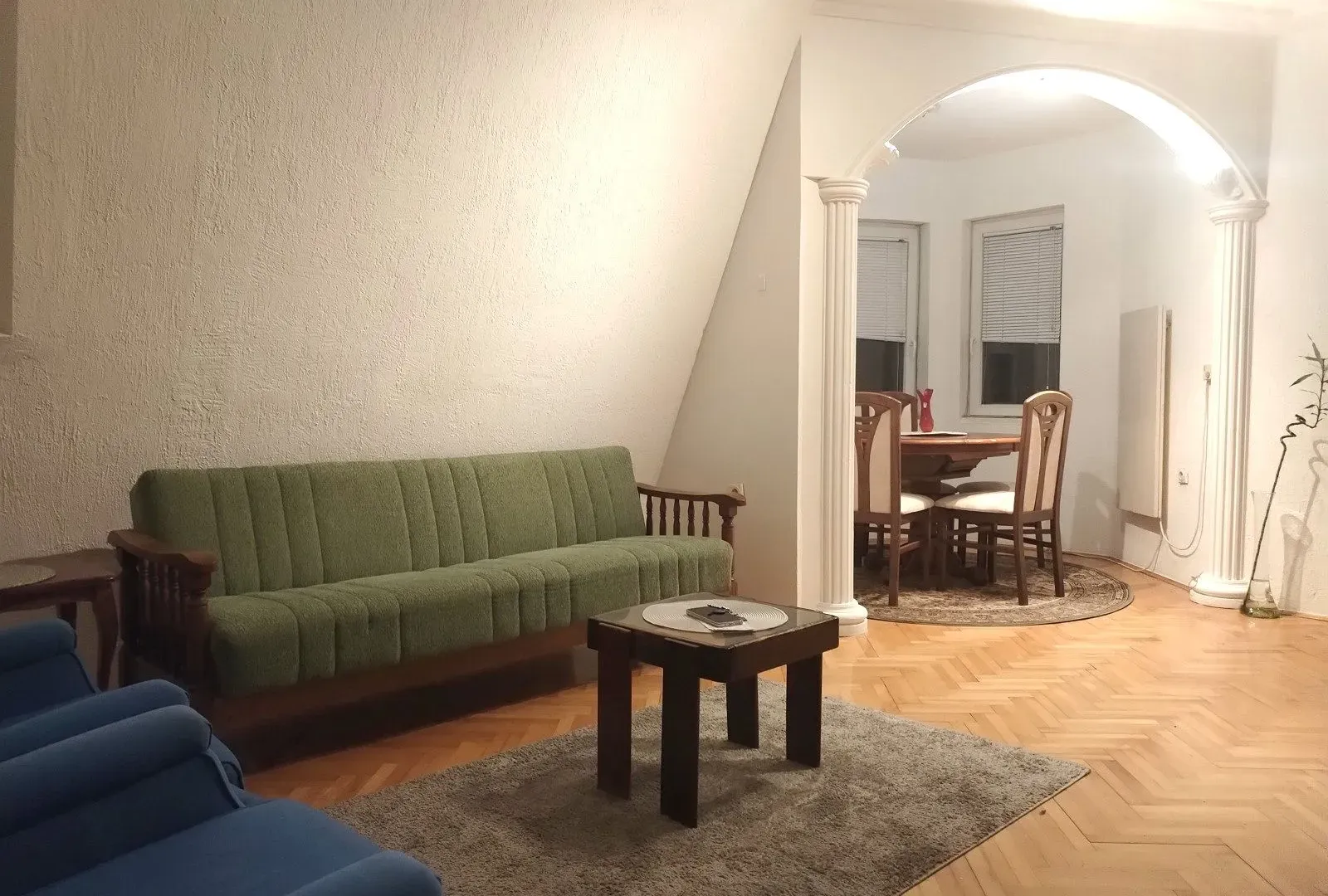 Izdavanje, četvorosoban stan, 104m², Čukarica, Beograd