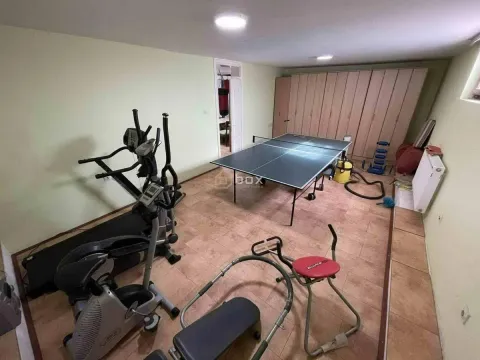 Izdavanje, kuća, 650m², Niš, Srbija - image 35