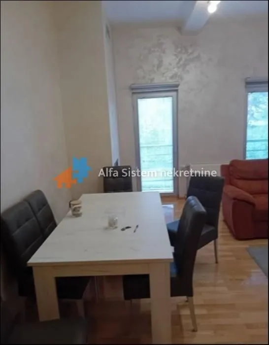 Izdavanje, trosoban stan, 98m², Savski Venac, Beograd